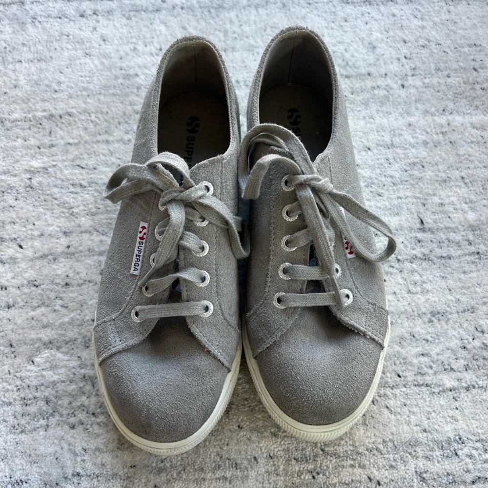 Gray Supergas